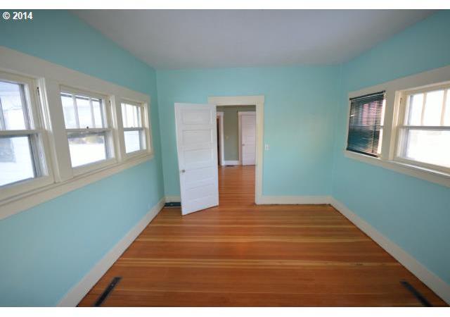 601 East 9th Street The Dalles, OR 97058 - Photo 13 of 16