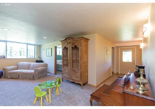 1320 Martin Road Hood River, OR 97031 - Photo 13 of 16