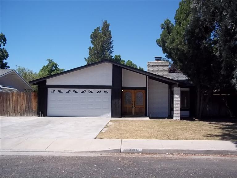 4404 Thatch Avenue Bakersfield, CA 93313 - Photo 1 of 20