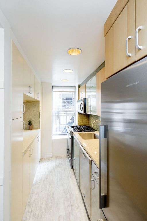 111 East 88th Street, Unit 8D Manhattan, NY 10128 - Photo 4 of 9