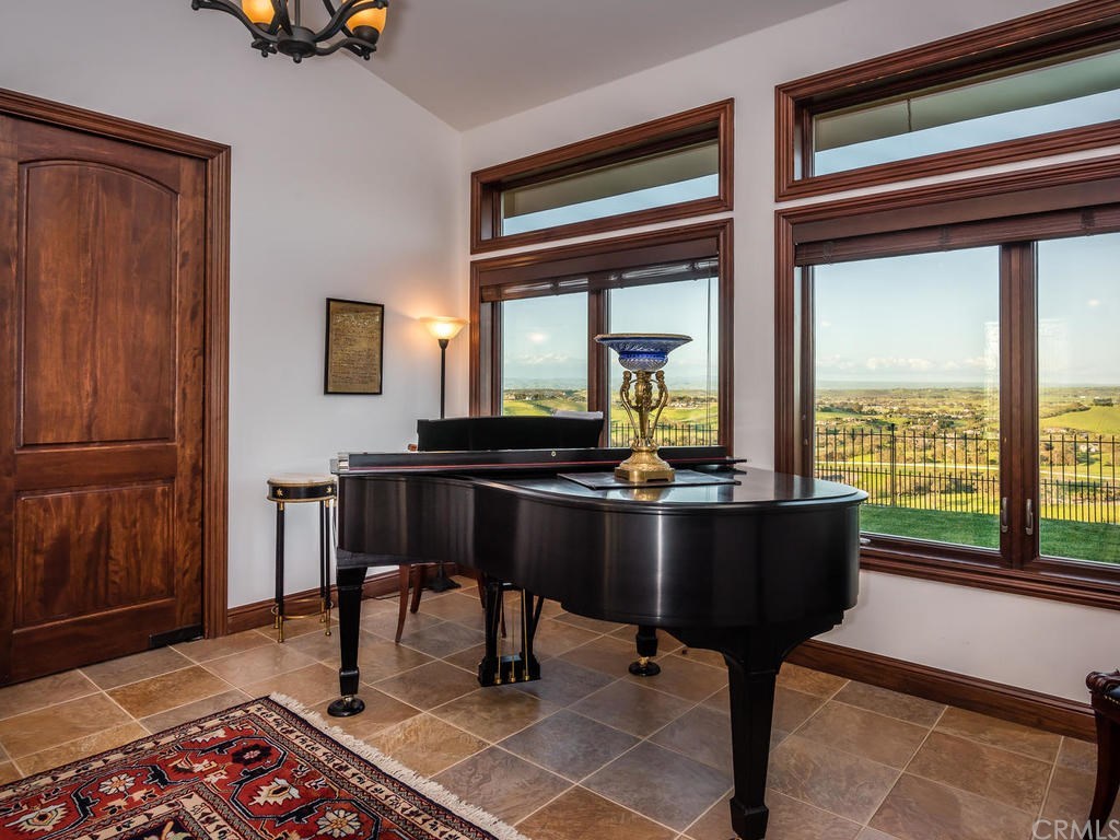 2390 Battering Rock Road Templeton, CA 93465 - Photo 5 of 44