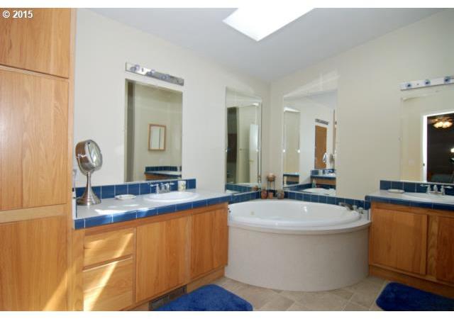 7295 Northwest Roy Road Cornelius, OR 97113 - Photo 4 of 16 Gallery Image 4