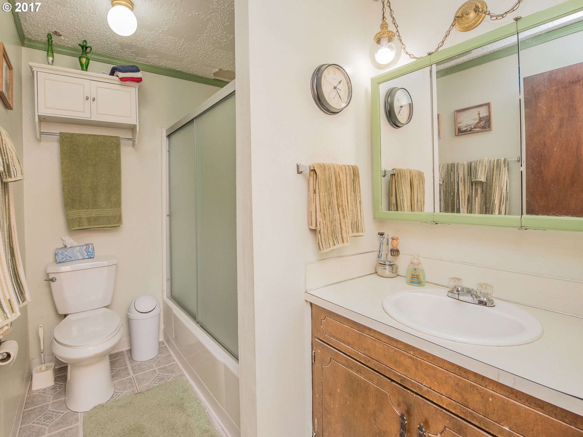 1827 Southeast Regner Road Gresham, OR 97080 - Photo 16 of 31 Gallery Image 16