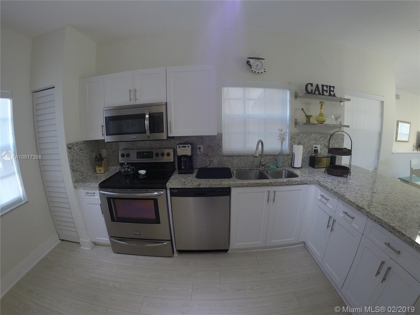 811 Southwest 178th Way Pembroke Pines, FL 33029 - Photo 2 of 51