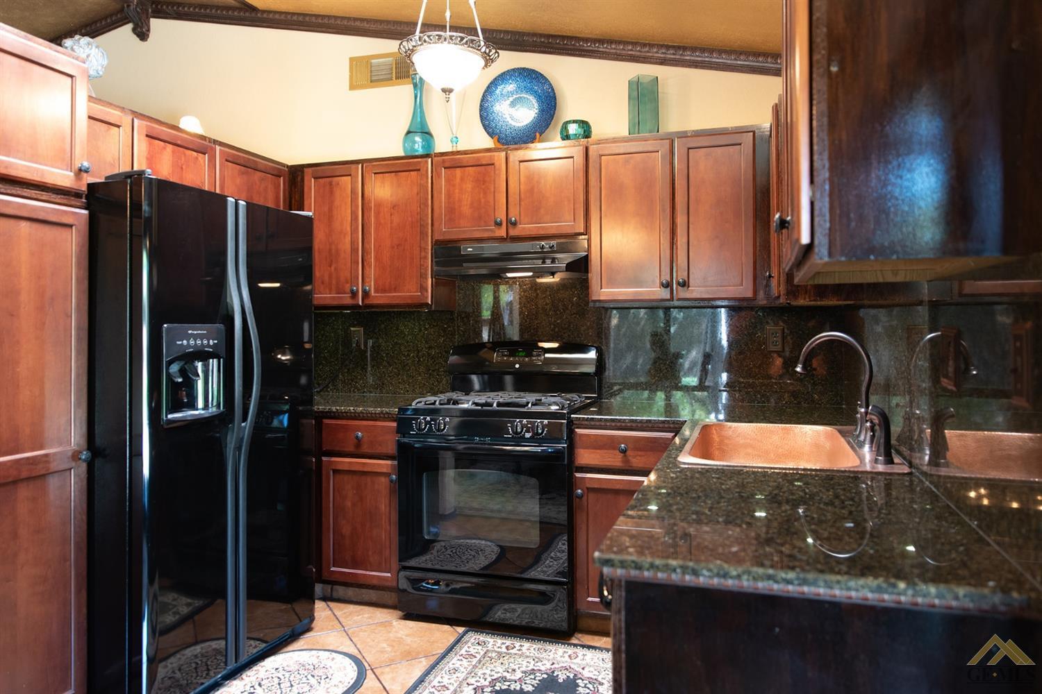 202 Chestnut Court Tehachapi, CA 93561 - Photo 3 of 30 Gallery Image 3