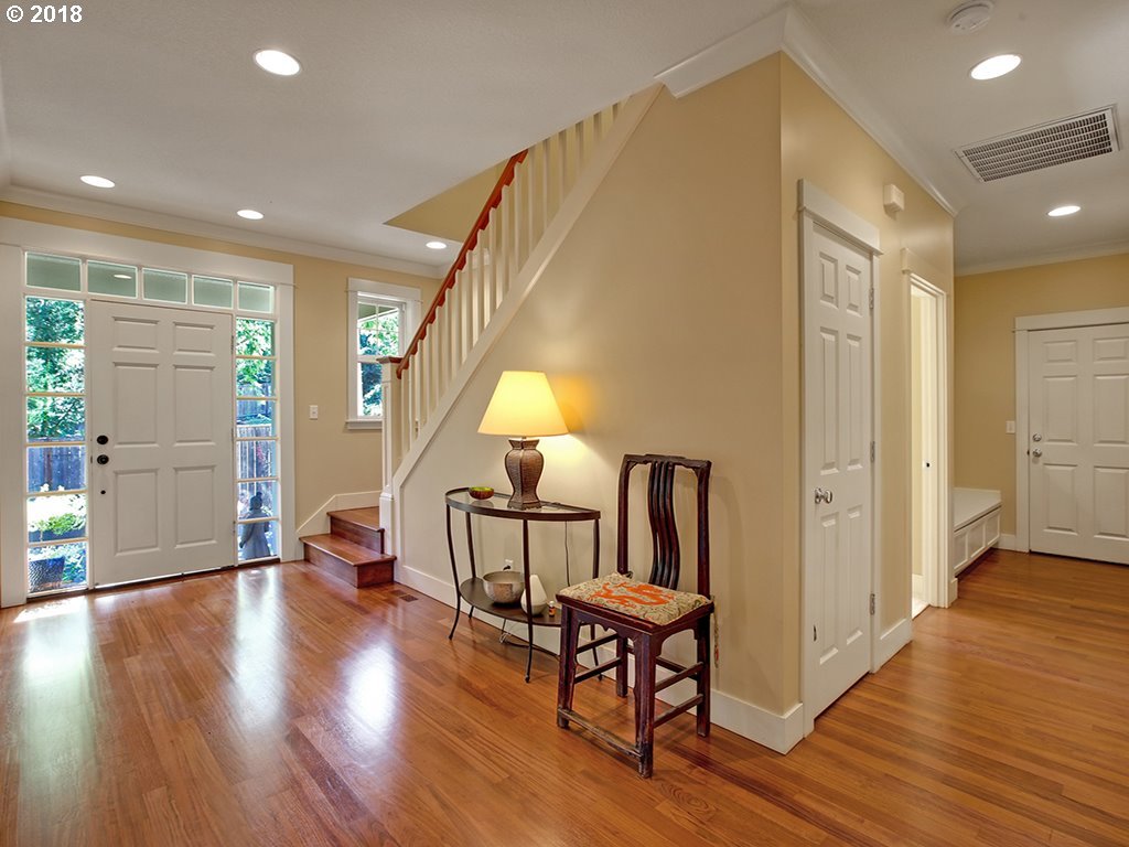 4706 Southwest Cameron Road Portland, OR 97221 - Photo 10 of 16 Gallery Image 10