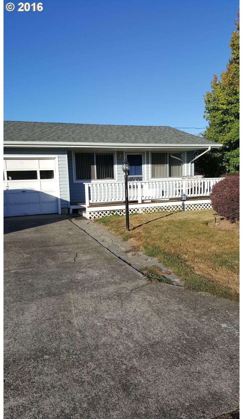 1394 Thompson Road Woodburn, OR 97071 - Photo 2 of 9 Gallery Image 2