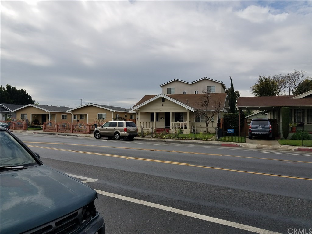 831 Alamitos Avenue Long Beach, CA 90813 - Photo 2 of 3