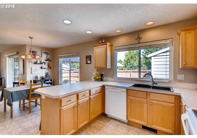 4398 5th Street Hubbard, OR 97032 - Photo 6 of 28 Gallery Image 6