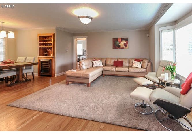 12511 Southwest Boones Ferry Road Lake Oswego, OR 97035 - Photo 4 of 27 Gallery Image 4