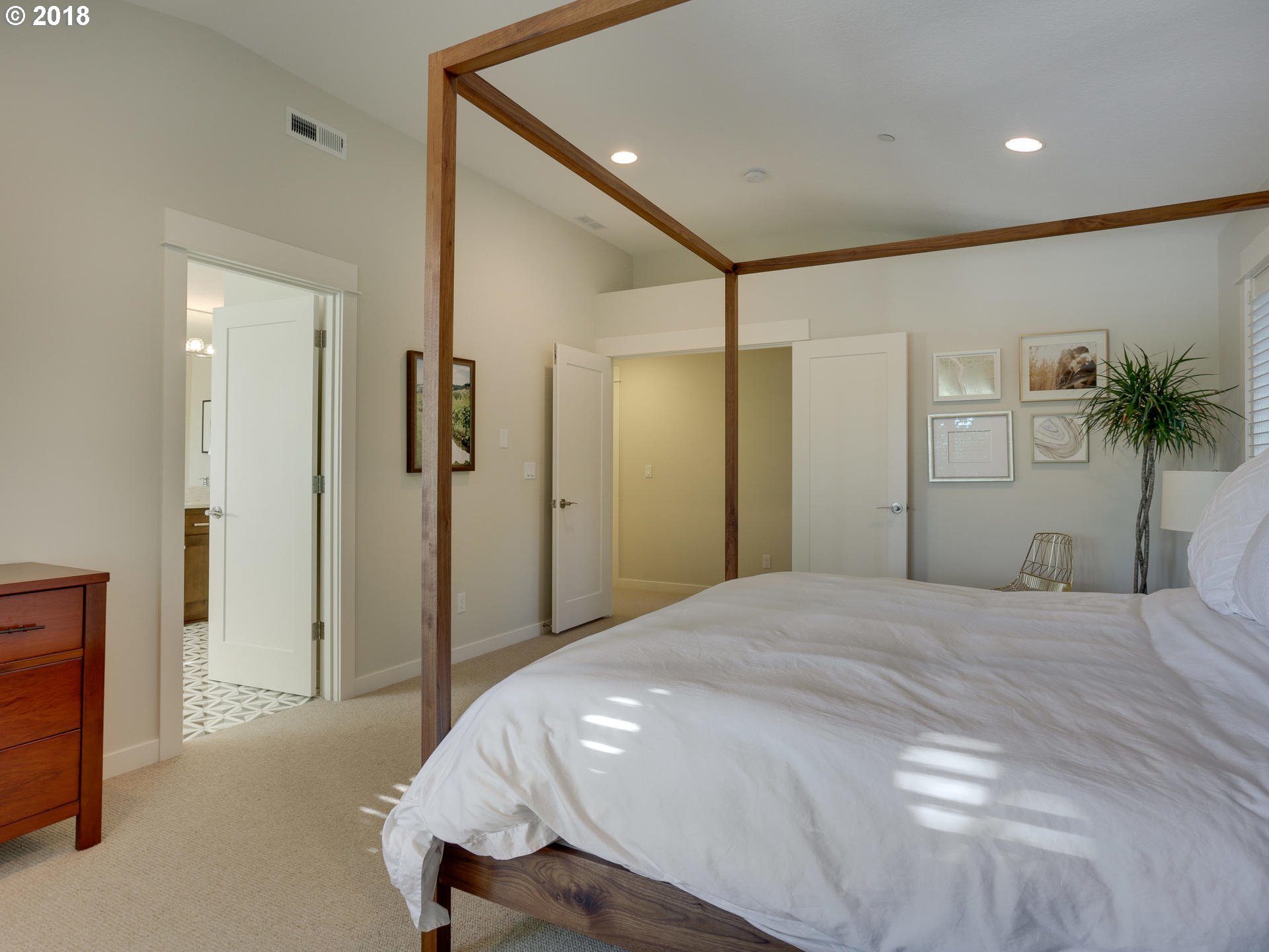 5868 Southwest Ralston Drive Portland, OR 97239 - Photo 18 of 31 Gallery Image 18