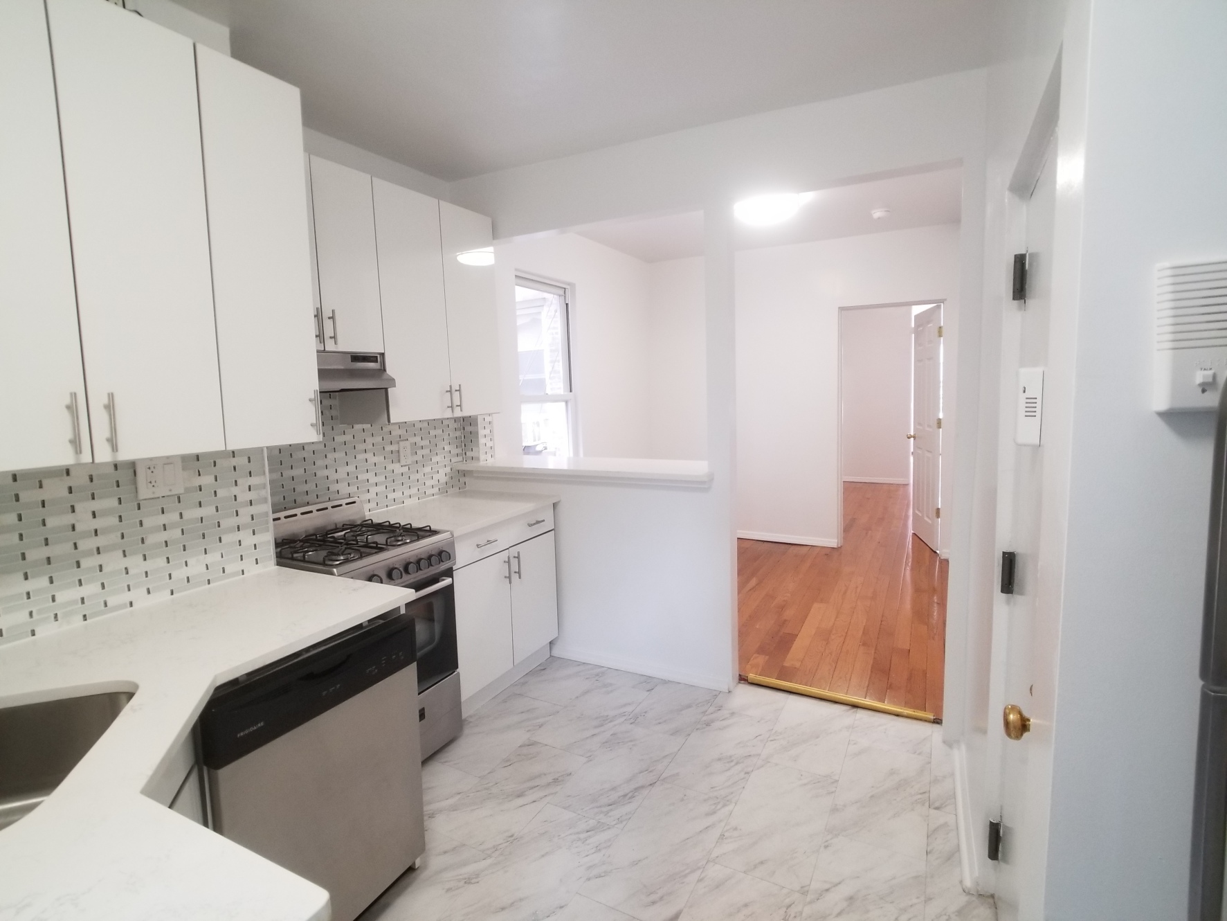 1011 Manhattan Avenue, Unit 2R Brooklyn, NY 11222 - Photo 7 of 9