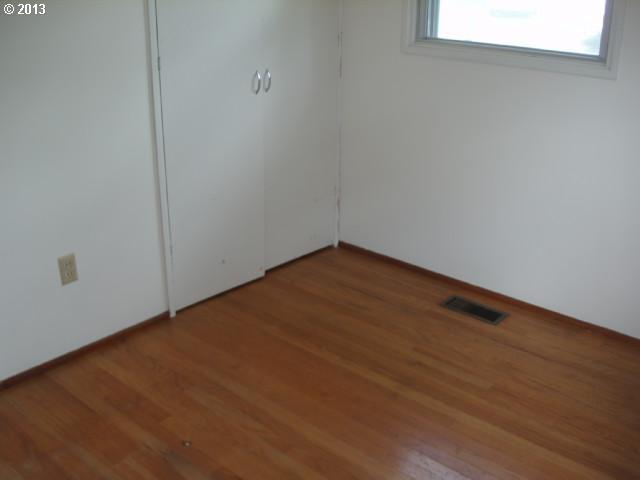 2111 Southeast 158th Avenue Portland, OR 97233 - Photo 9 of 16