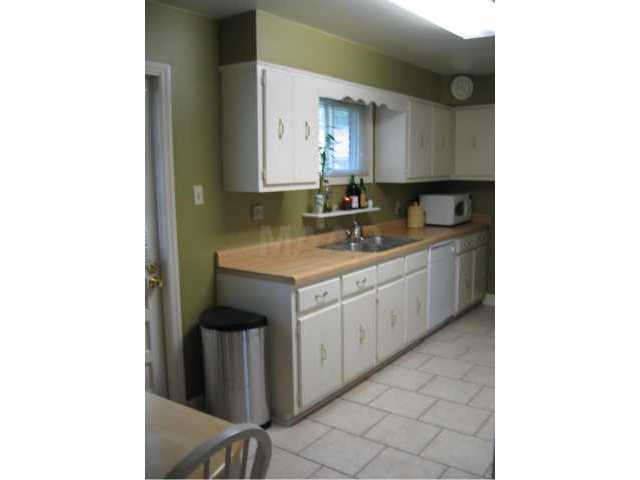 324 Fernway Road Memphis, TN 38117 - Photo 3 of 10 All appliances stay with the house!
