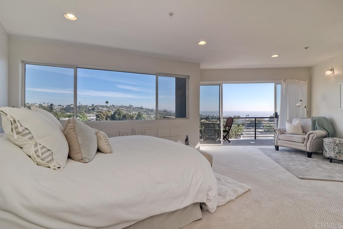 5352 Soledad Mountain Road San Diego, CA 92109 - Photo 12 of 25