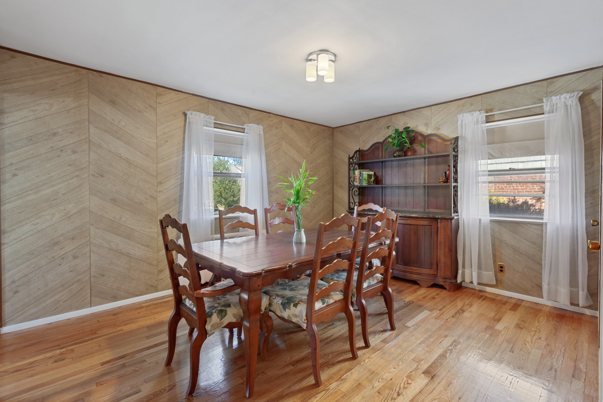 64 Birchwood Drive West Valley Stream, NY 11580 - Photo 5 of 15