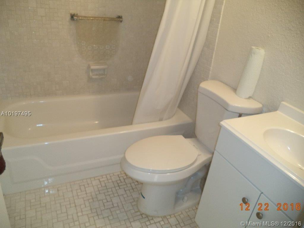 103 Gate Road, Unit 261 Hollywood, FL 33024 - Photo 11 of 15
