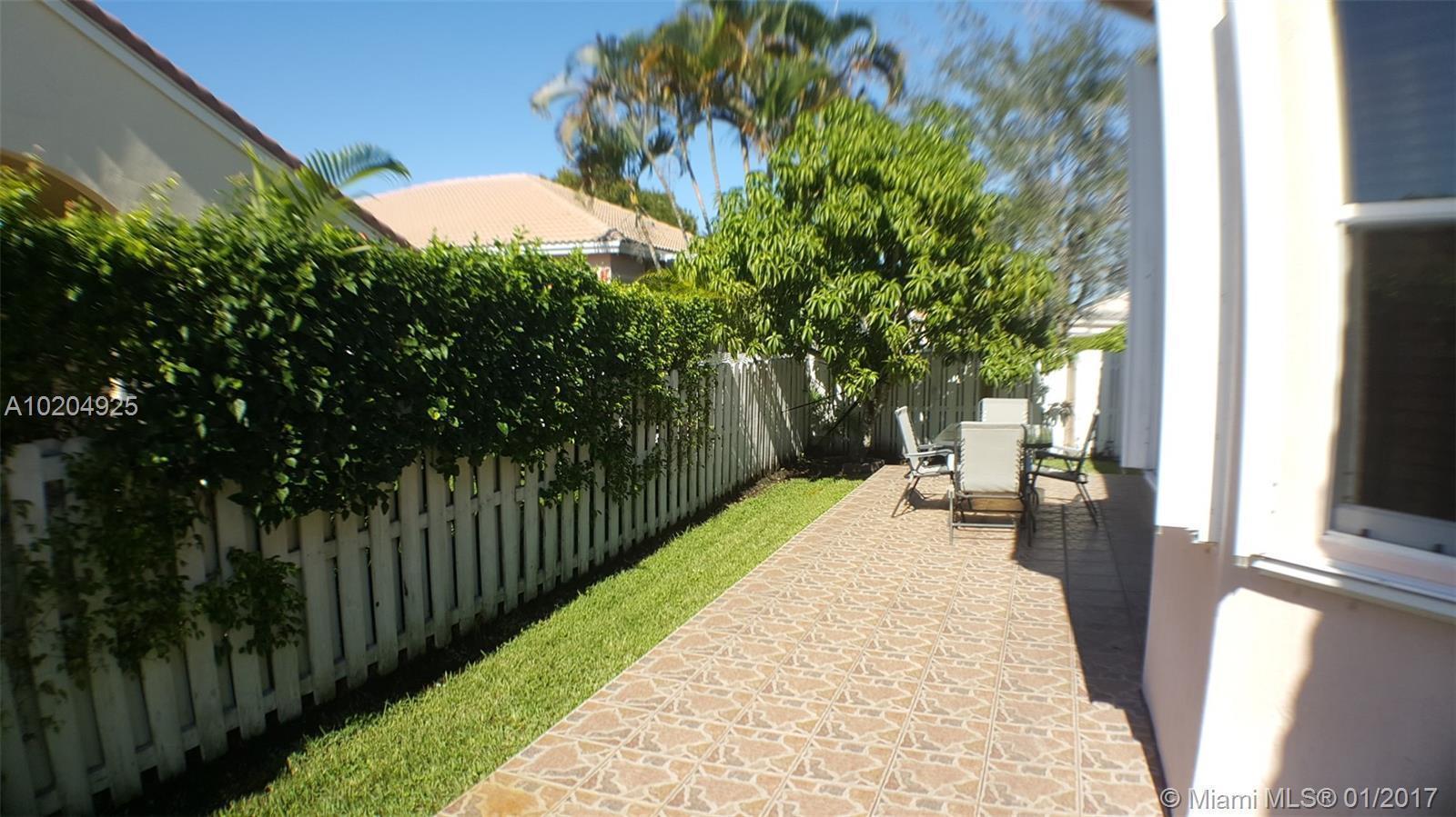 Encantada Pembroke Pines, FL 33029 - Photo 22 of 32