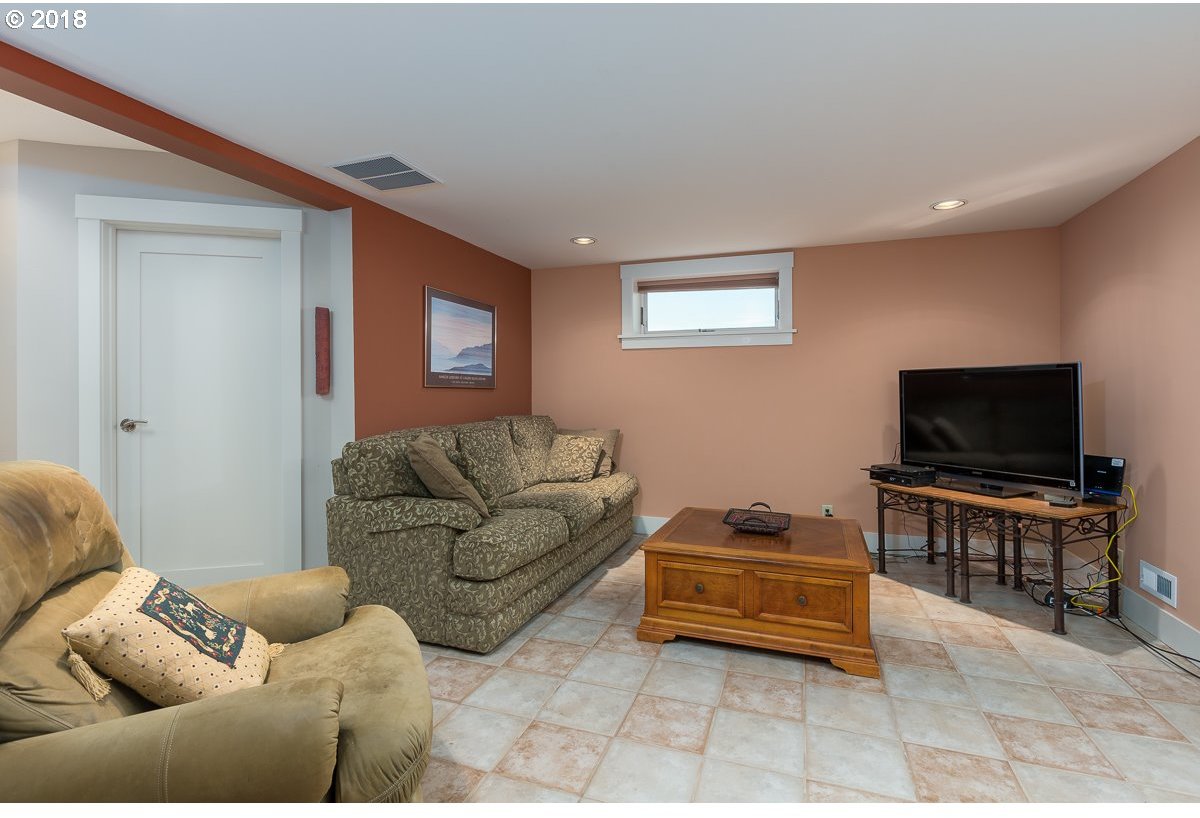 35565 Topping Road Pacific City, OR 97135 - Photo 15 of 26 Gallery Image 15