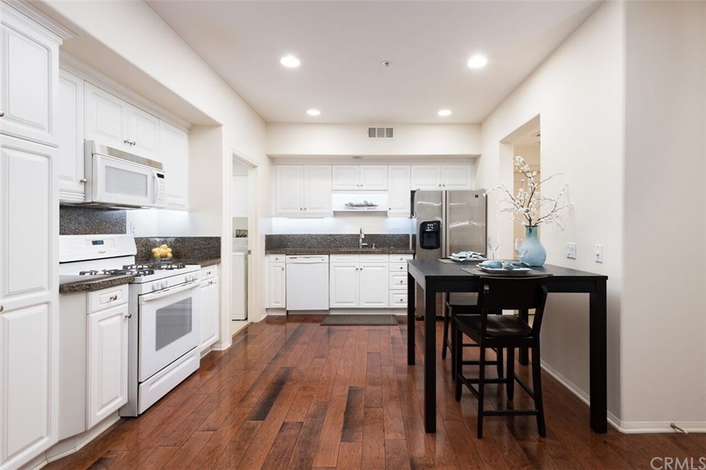 41 Nightshade Irvine, CA 92603 - Photo 4 of 51