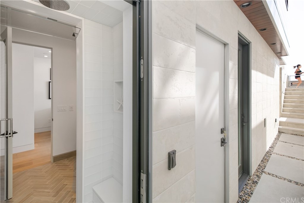 2120 The Strand Hermosa Beach, CA 90254 - Photo 35 of 51