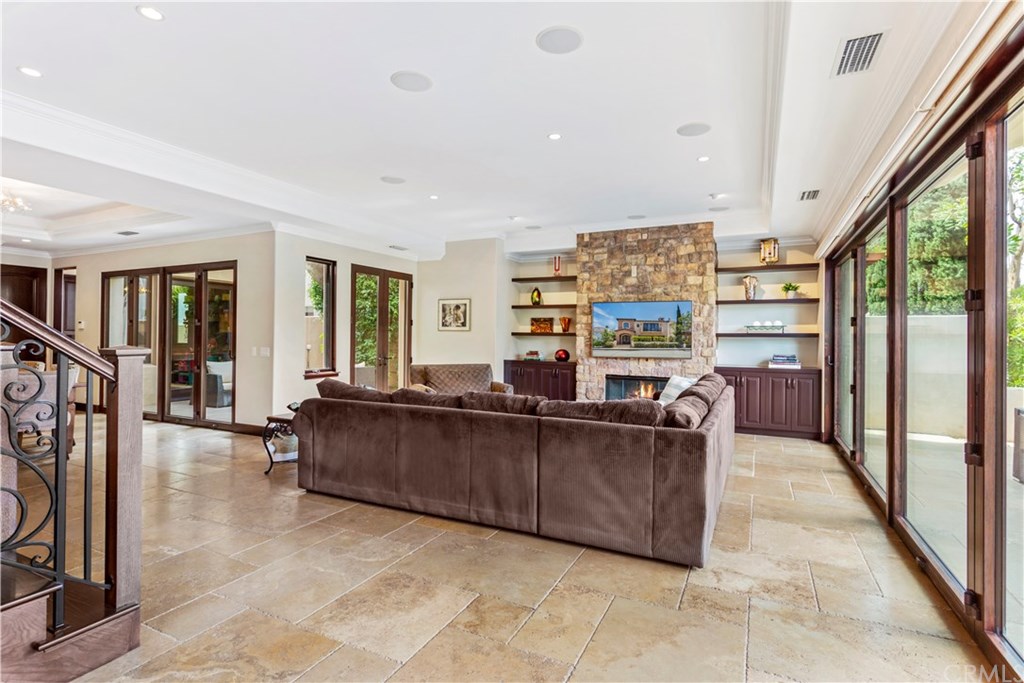 70 Giralda Walk Long Beach, CA 90803 - Photo 7 of 27