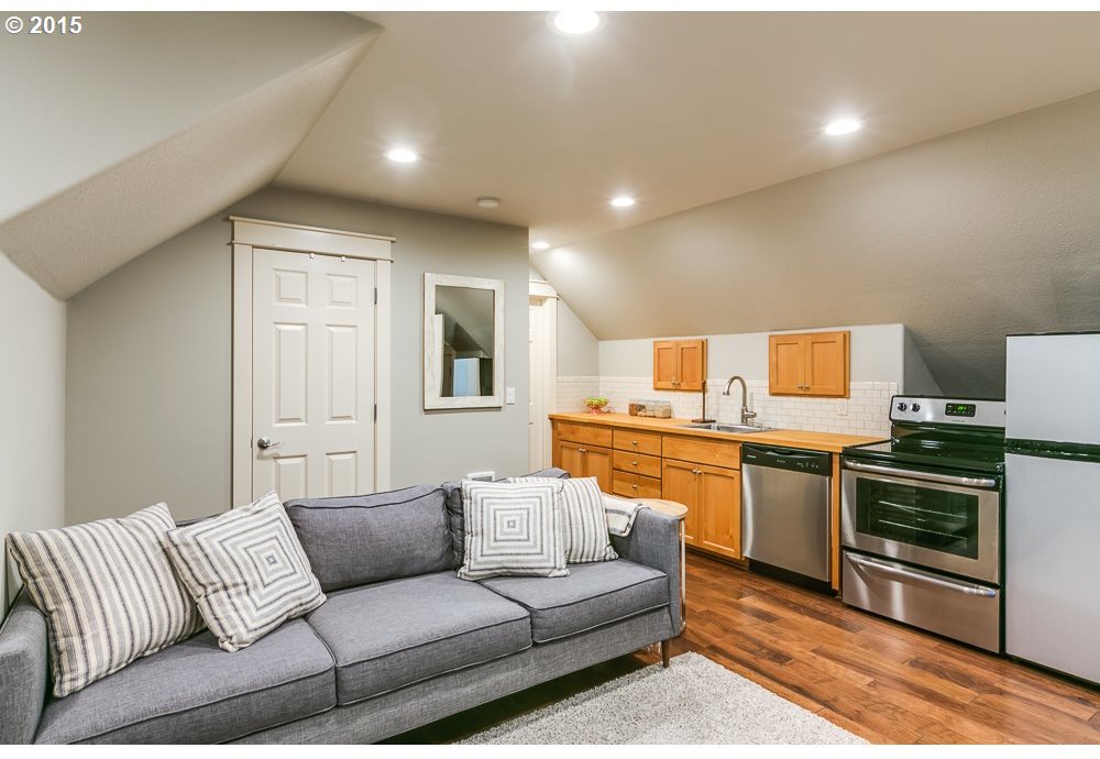4548 Southwest Taylors Ferry Road Portland, OR 97219 - Photo 22 of 25 Gallery Image 22