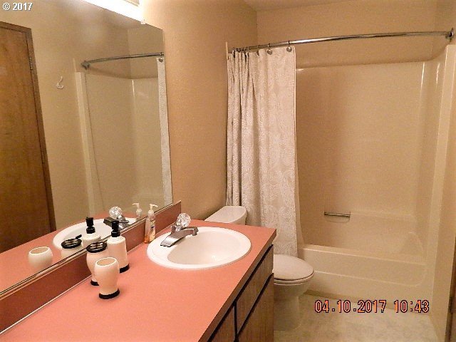 11770 Southwest Swendon Loop Tigard, OR 97223 - Photo 10 of 19 Gallery Image 10