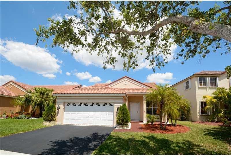 941 Falling Water Road Weston, FL 33326 - Photo 3 of 21