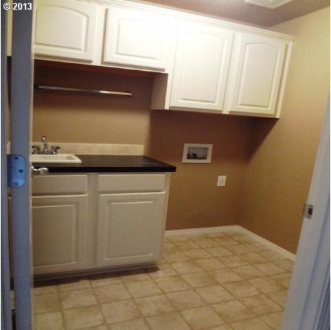 906 Riley Drive Northeast Silverton, OR 97381 - Photo 12 of 16 Gallery Image 12