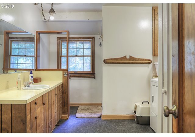 1098 Hogum Creek Road Azalea, OR 97410 - Photo 3 of 32 Gallery Image 3