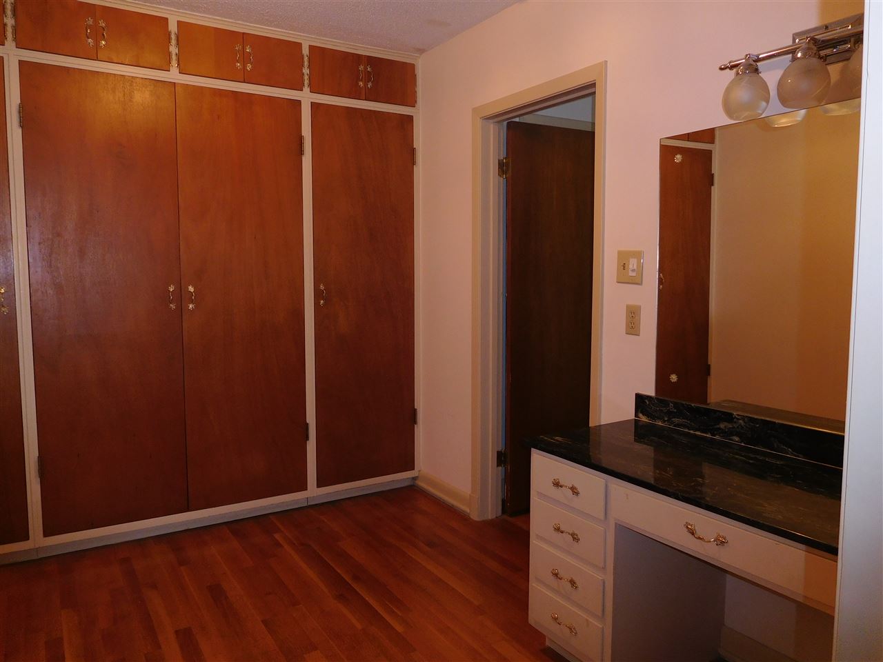 345 North Perkins Road Memphis, TN 38117 - Photo 15 of 20 Dressing room off Master bedroom. Lots more storage. And large walk in closet too