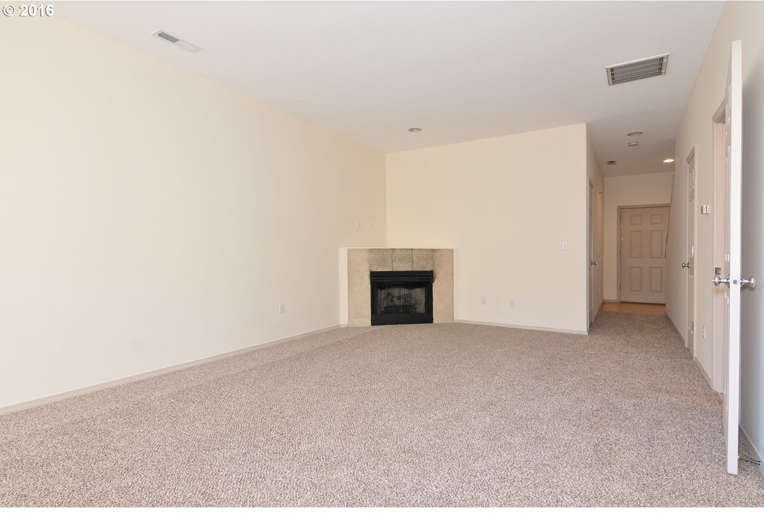 5946 Southeast 15th Loop Gresham, OR 97080 - Photo 8 of 19 Gallery Image 8