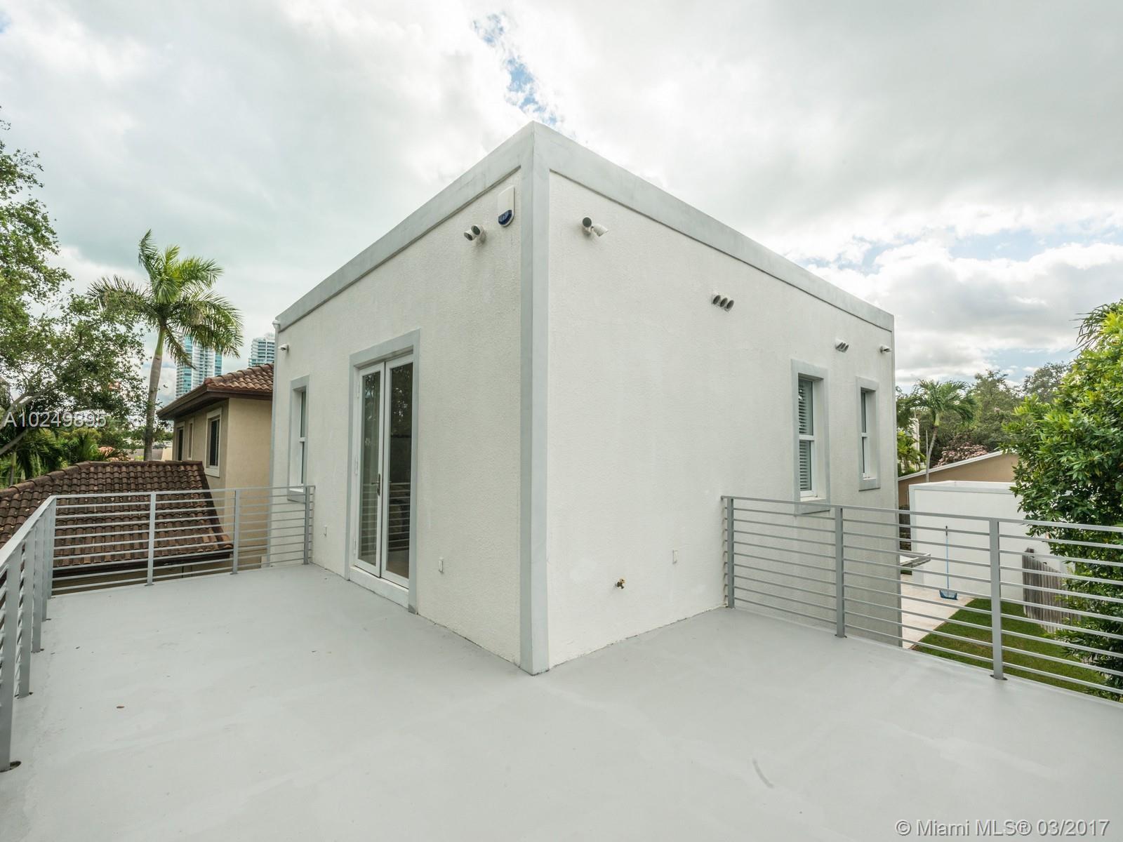 152 Southwest 20th Road Miami, FL 33129 - Photo 19 of 24