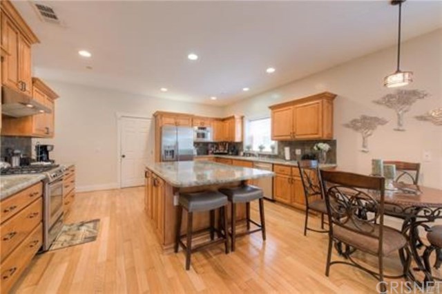 821 North Frederic Street Burbank, CA 91505 - Photo 8 of 23