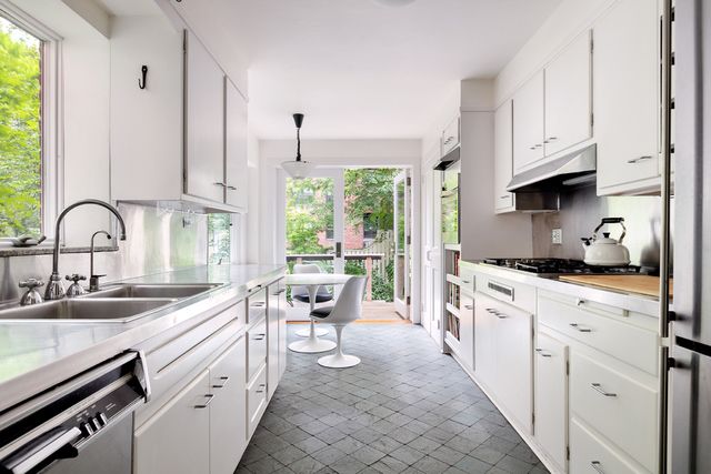 $7,400,000 | 39 Charlton St | Hudson Square