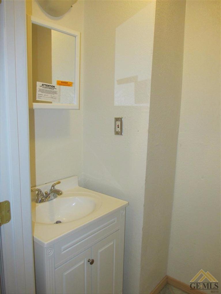 24261 Jacaranda Drive Tehachapi, CA 93561 - Photo 15 of 20