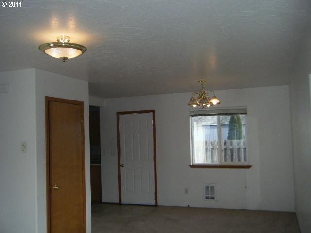724A Pioneer Road, Unit 3 Brookings, OR 97415 - Photo 3 of 16 Gallery Image 3