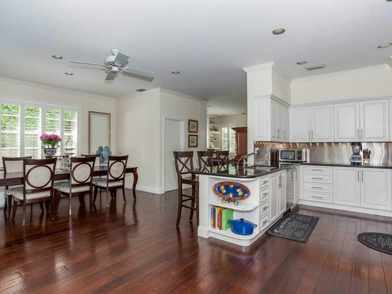 5774 Southwest 76th Terrace South Miami, FL 33143 - Photo 10 of 35