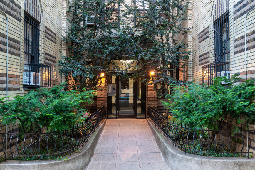 The Jesse at 3rd 176 E 3rd St, Manhattan, NY 10009 - Photo 2 of 4