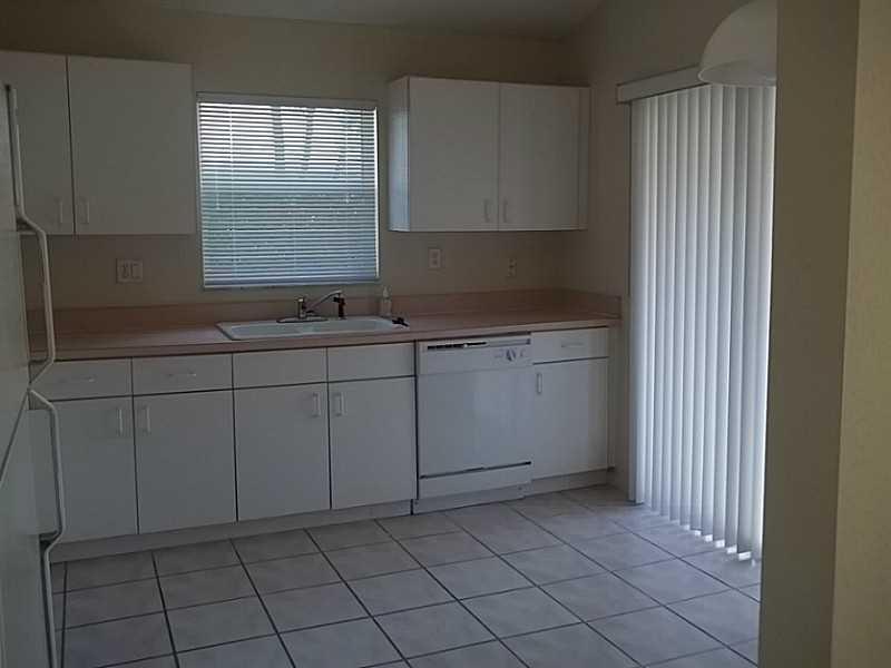 487 Southeast 20th Drive Homestead, FL 33033 - Photo 3 of 10