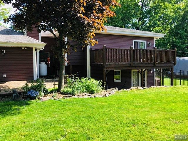6 Gladstone Road Hewitt, NJ 07421 - Photo 4 of 24