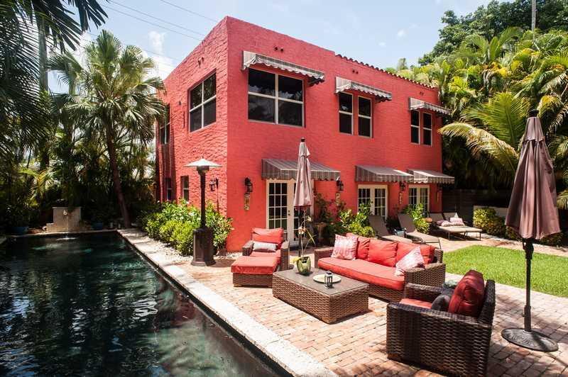 2372 Prairie Avenue Miami Beach, FL 33140 - Photo 3 of 31