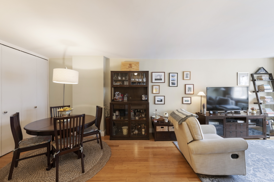 201 East 28th Street, Unit 14M Manhattan, NY 10016 - Photo 2 of 8