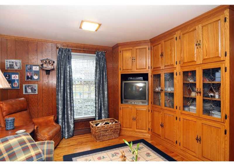 223 Wyngate Road Coraopolis, PA 15108 - Photo 7 of 24 Gallery Image 7