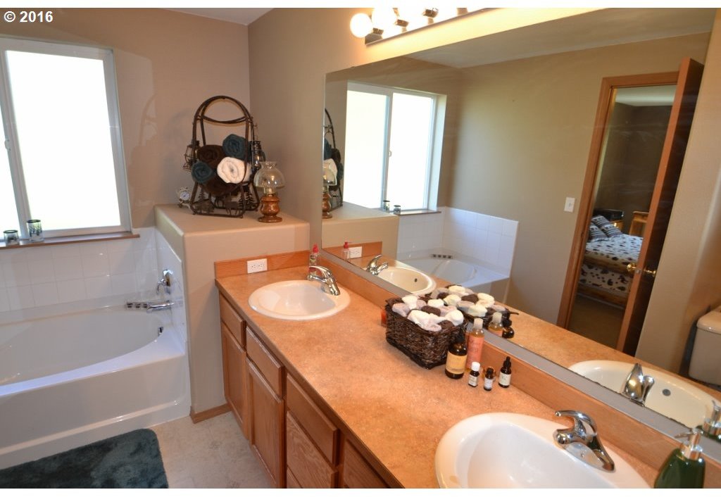 251 Arcadia Road Kelso, WA 98626 - Photo 8 of 25 Gallery Image 8