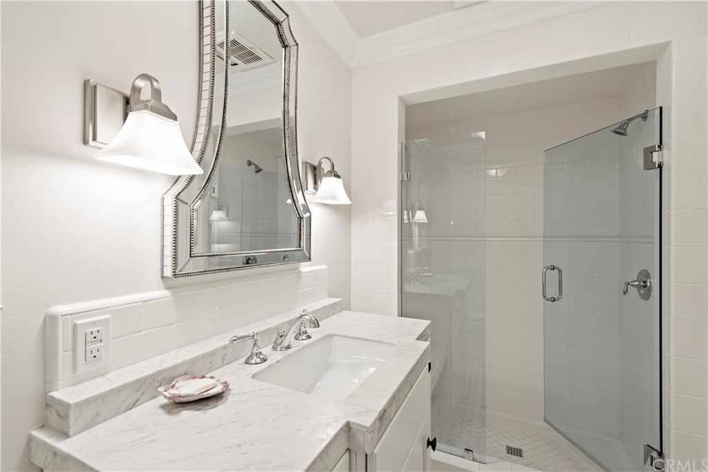 435 Agate Street Laguna Beach, CA 92651 - Photo 26 of 29 Guest house bathroom