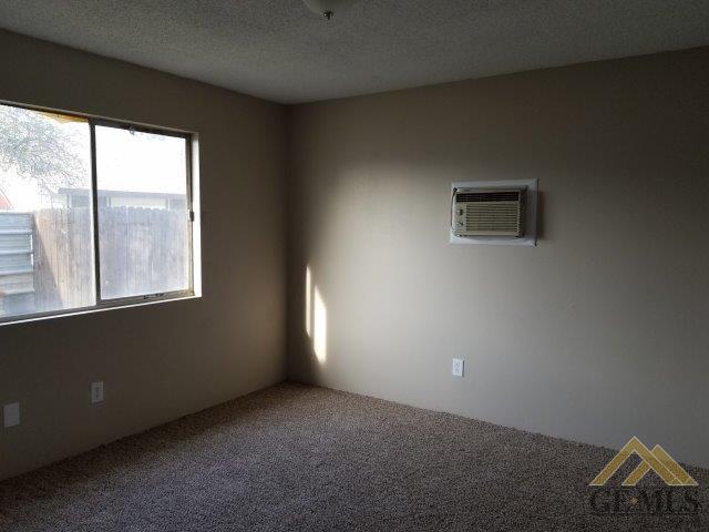 613 Lawson Road Bakersfield, CA 93307 - Photo 12 of 24 Gallery Image 12
