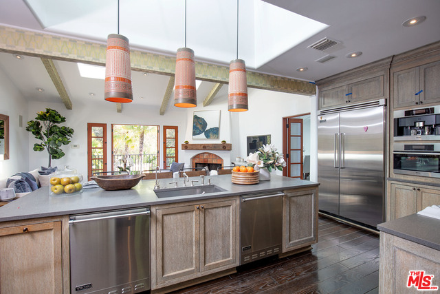 475 Halvern Drive Los Angeles, CA 90049 - Photo 7 of 26