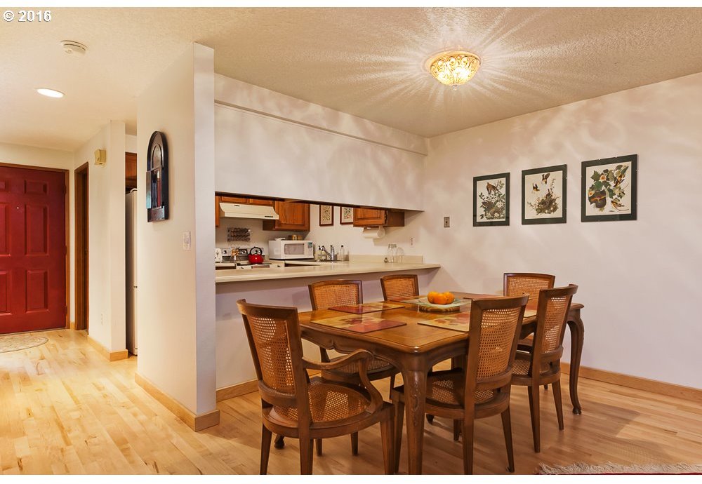 5537 Southwest Multnomah Boulevard Portland, OR 97219 - Photo 6 of 17 Gallery Image 6